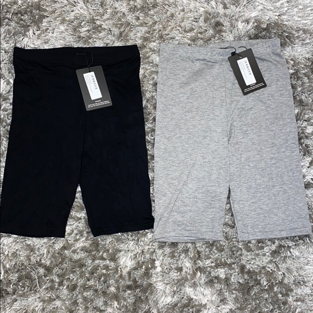 Prettylittlething Black and grey basic cycle short